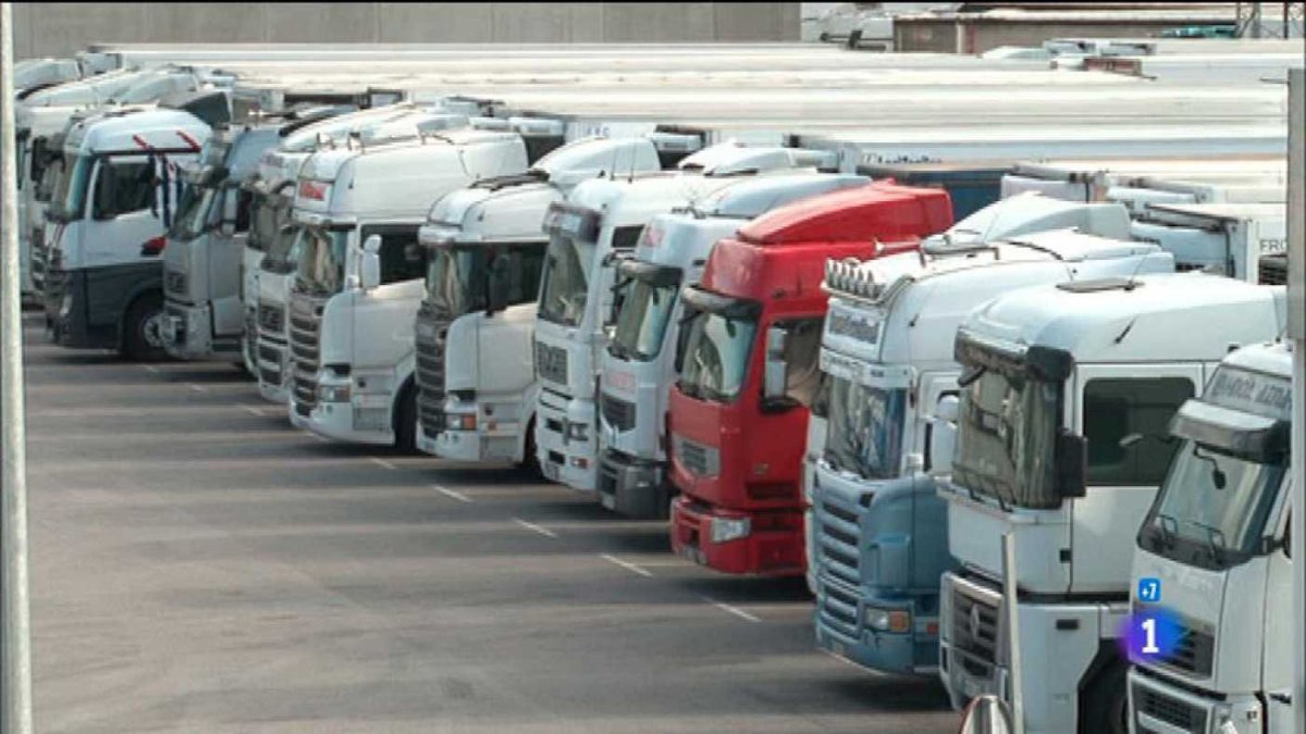 Camiones bloqueados en las cercanías de La Junquera