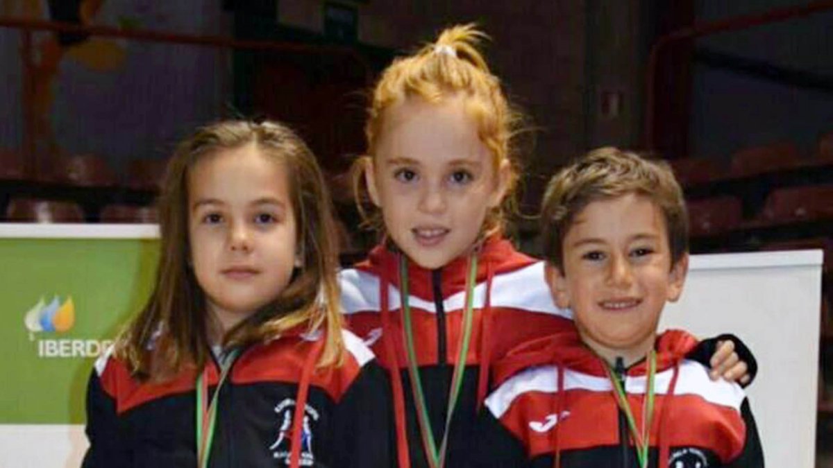 Medallas para los karatecas almerienses.