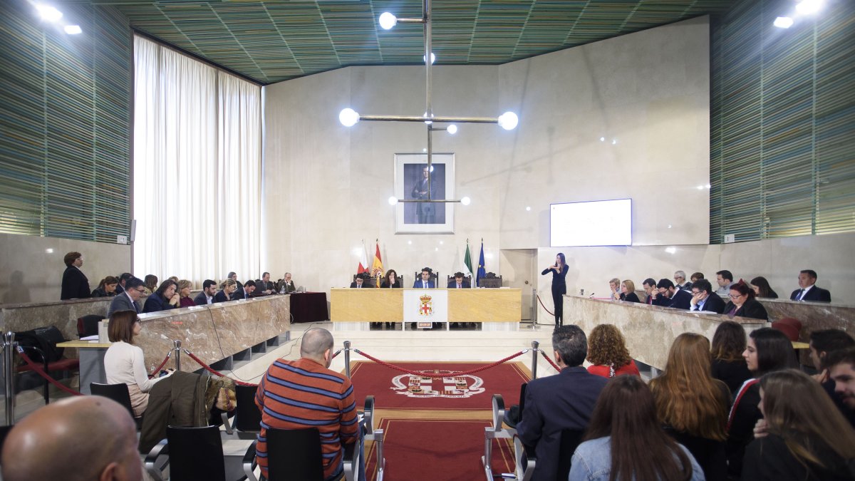 Vista general de la sesión plenaria de ayer