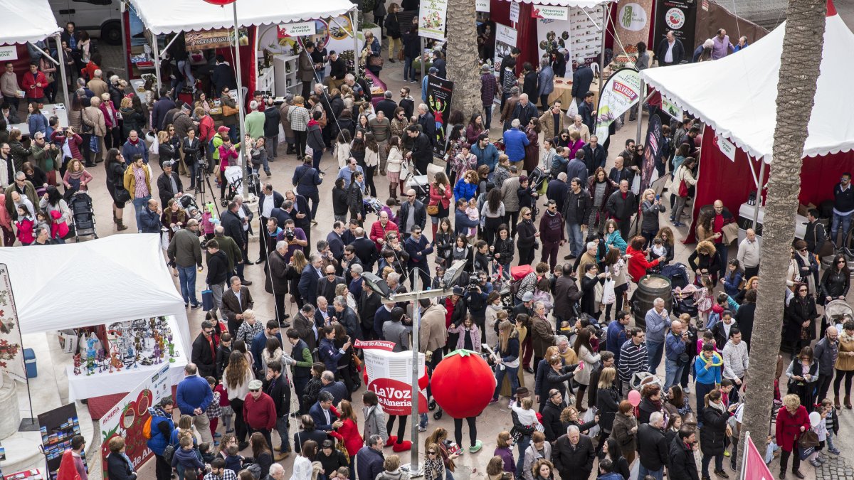 la respuesta de los almerienses ha sido siempre multitudinaria ante esta cita co.n el producto estrella de nuestra agricultura
