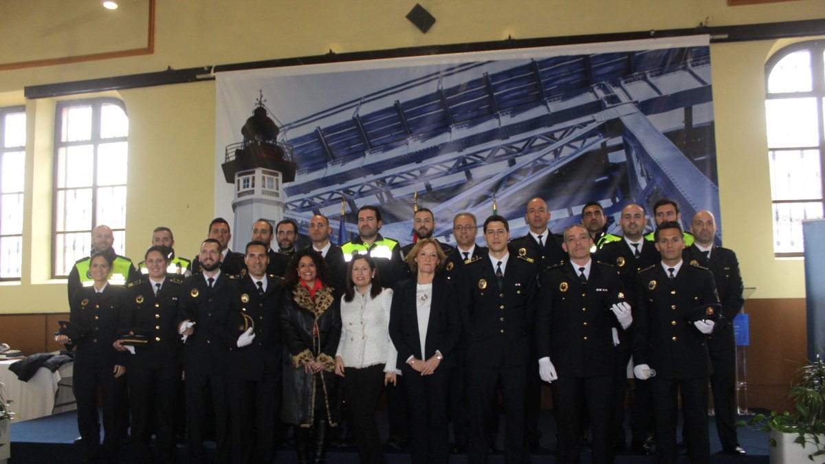 La presidenta con José Miguel López, responsable de la Policía Portuaria; la Policía Portuarios.
