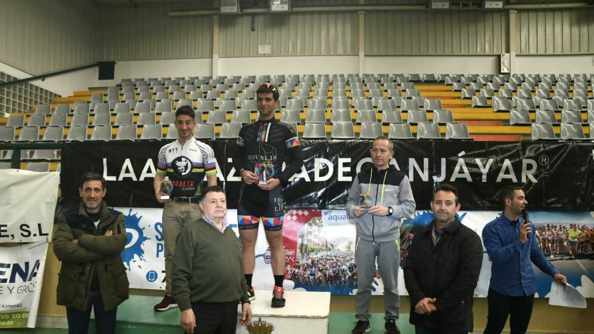 El podio final de la primera carrera del Circuito.