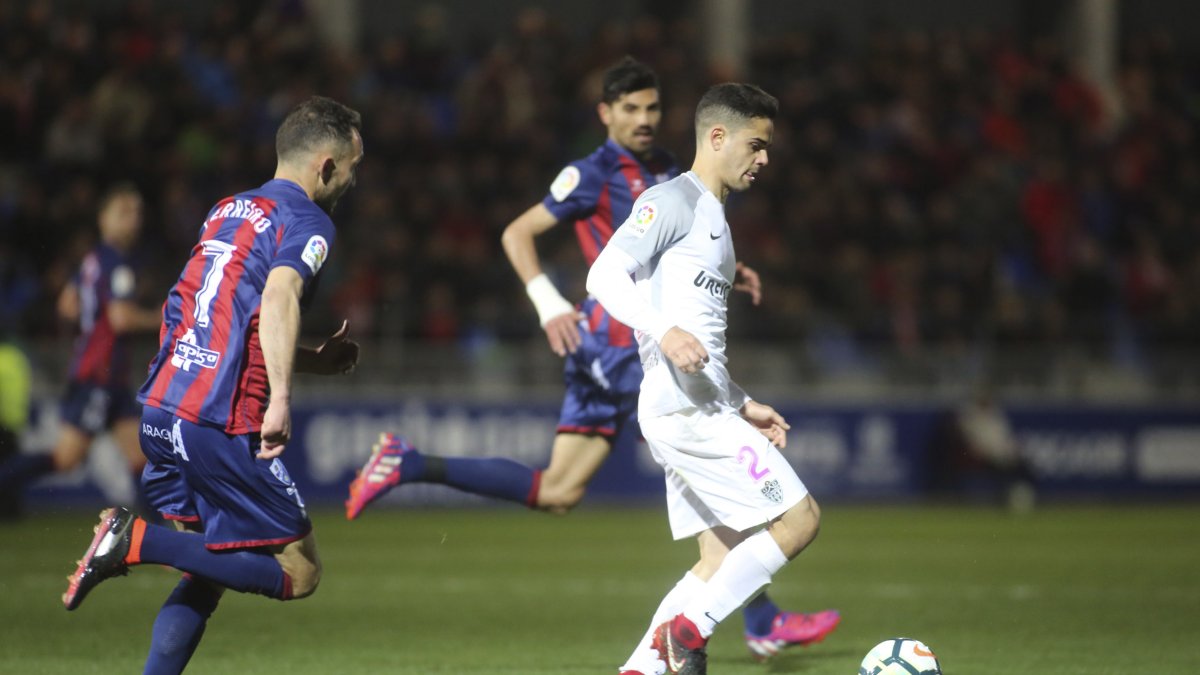 Fran Rodríguez jugó de extremo derecho en El Alcoraz de Huesca.