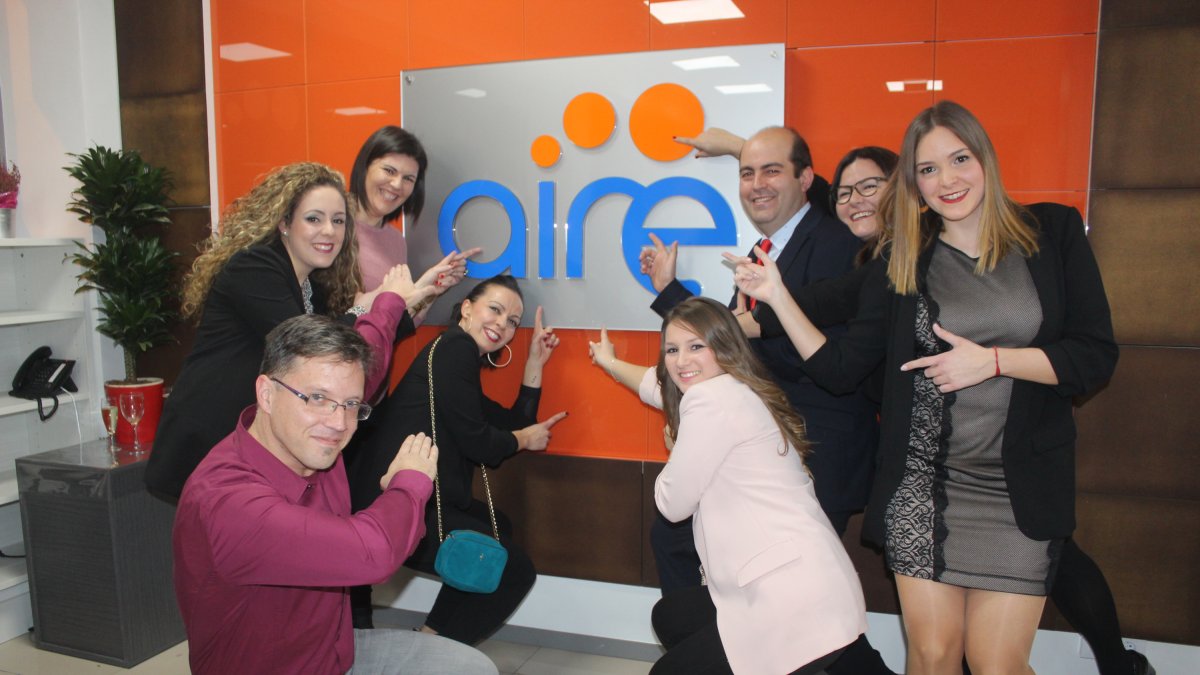 José González Sánchez, gerente de ‘Aire Consultores’, junto al gran equipo de profesionales que integra la empresa de Asesoramiento Integrado de Recu