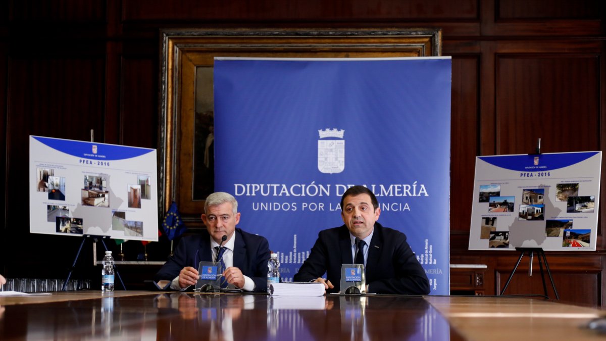 El diputado Casquet y Rodríguez Comendador han presentado los datos del PFEA.