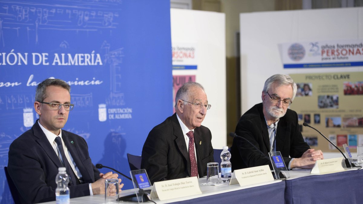 Gabriel Amat (centro), José Díaz (izquierda) y Francisco Javier Hidalgo (derecha).