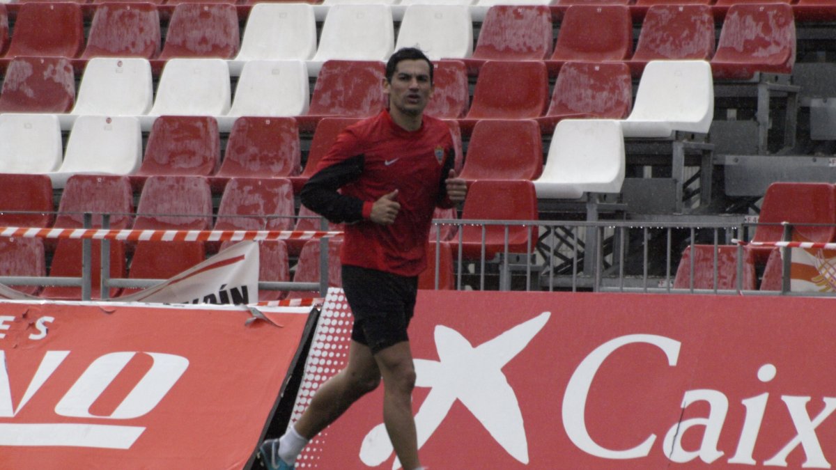 Tino Costa entrenando en el Estadio.