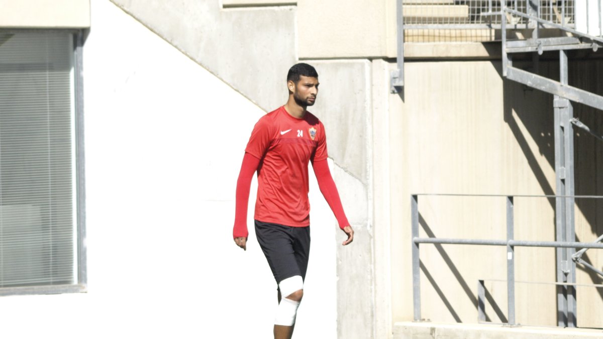 Joaquín Fernández no entrenó con el grupo.