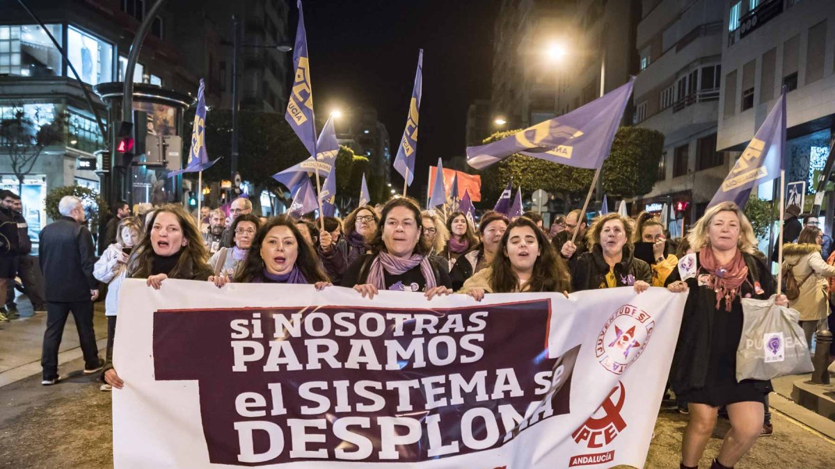 Imágenes de la manifestación del Día 8 de Marzo por las calles de Almería.