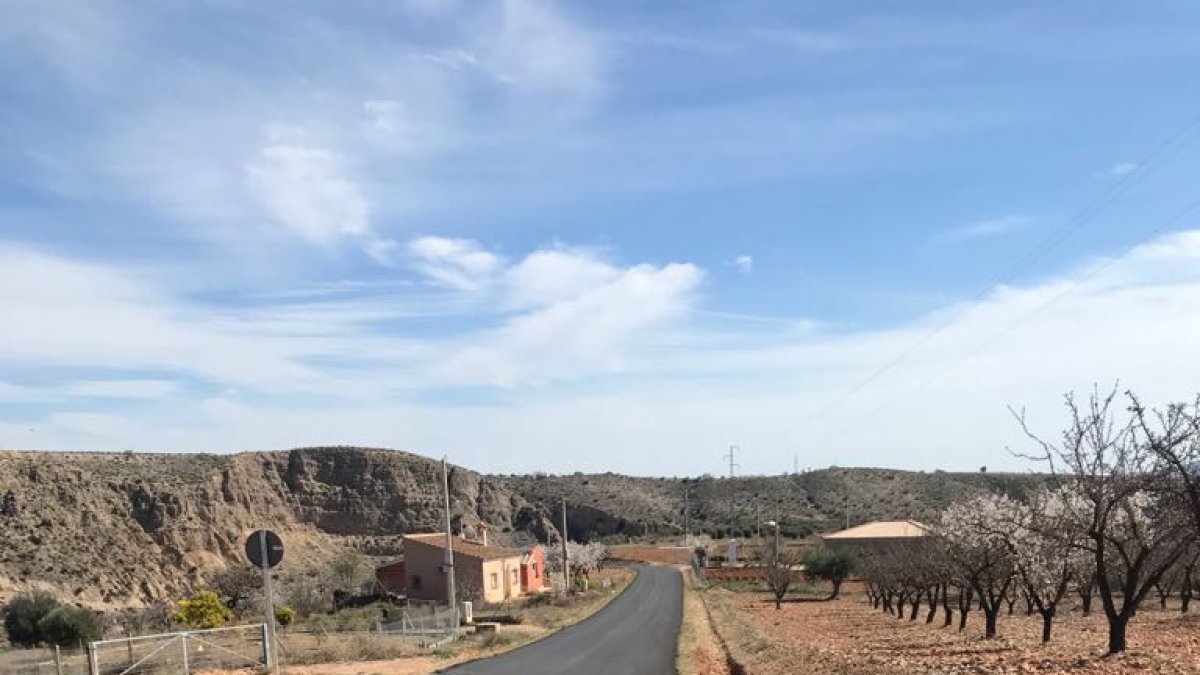 Pavimento en uno de los caminos de Sorbas.