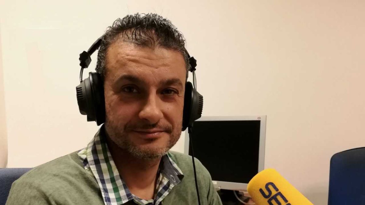 israel Polo en los estudios de la Cadena SER.