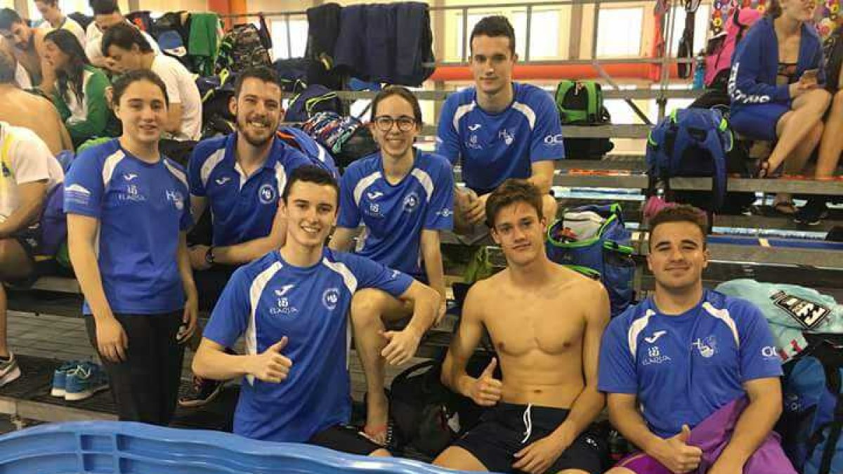 Los nadadores ejidenses forman un gran equipo.