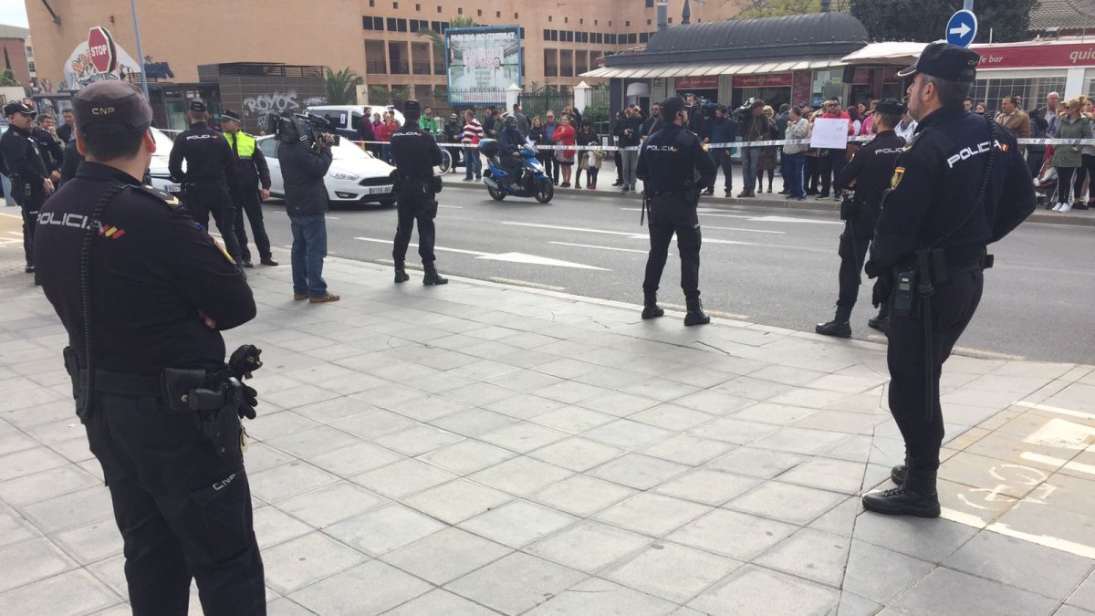 Cordón de seguridad frente a la Ciudad de la Justicia.