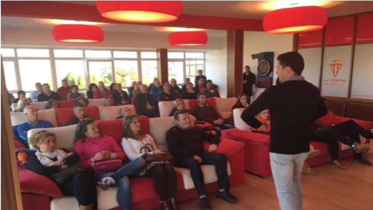El Sporting también ha apostado por la Escuela de Padres.