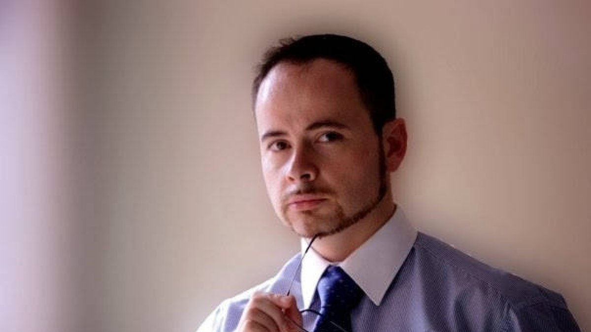 Antonio Praena leerá sus poemas esta tarde en La Dulce Alianza.