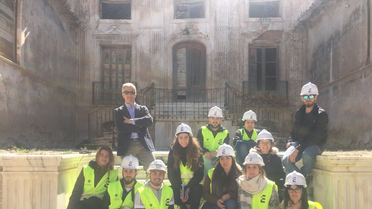 Estudiantes y profesores de la UGR en el Palacio del Almanzora.