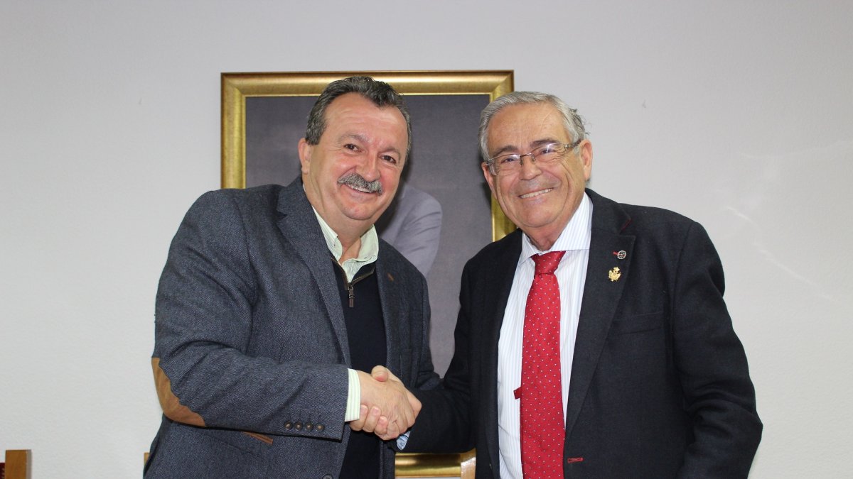 El subdelegado Andrés García Lorca con el alcalde de Pulpí.