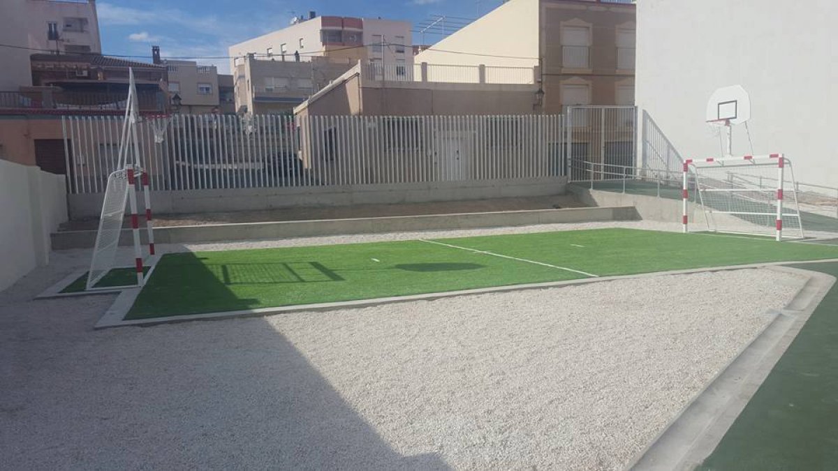 Pista de fútbol en calle Jesús El Gallito donde se instalará el alumbrado LED.