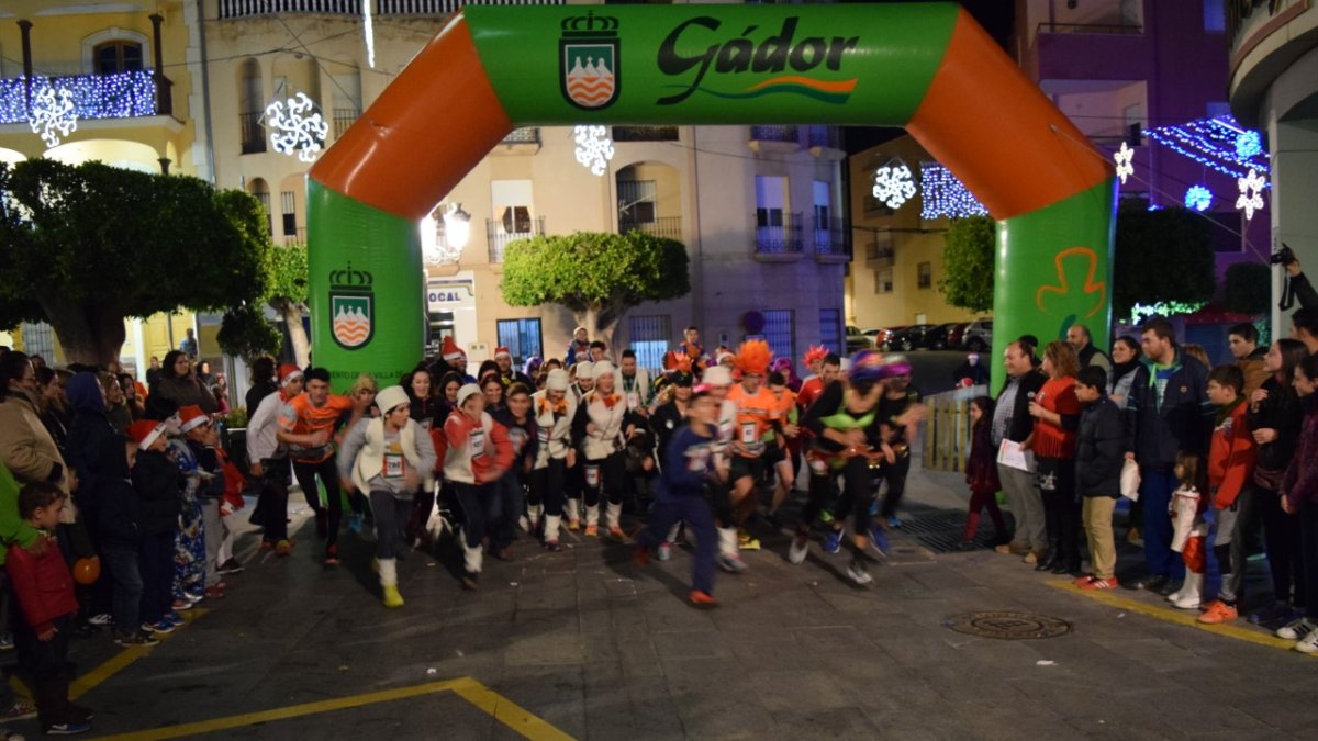 Los participantes tomando la salida.