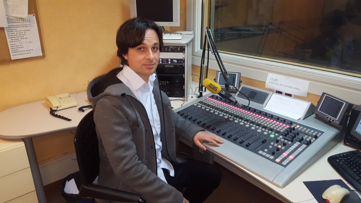 Ibán Andrés visitó los estudios de la Cadena SER en Almería.