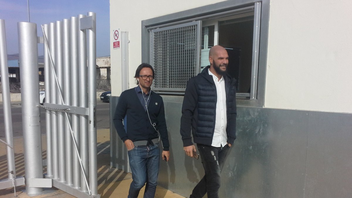 David García y Rivas, los nuevos agentes de Puertas, entrando al Estadio Mediterráneo.