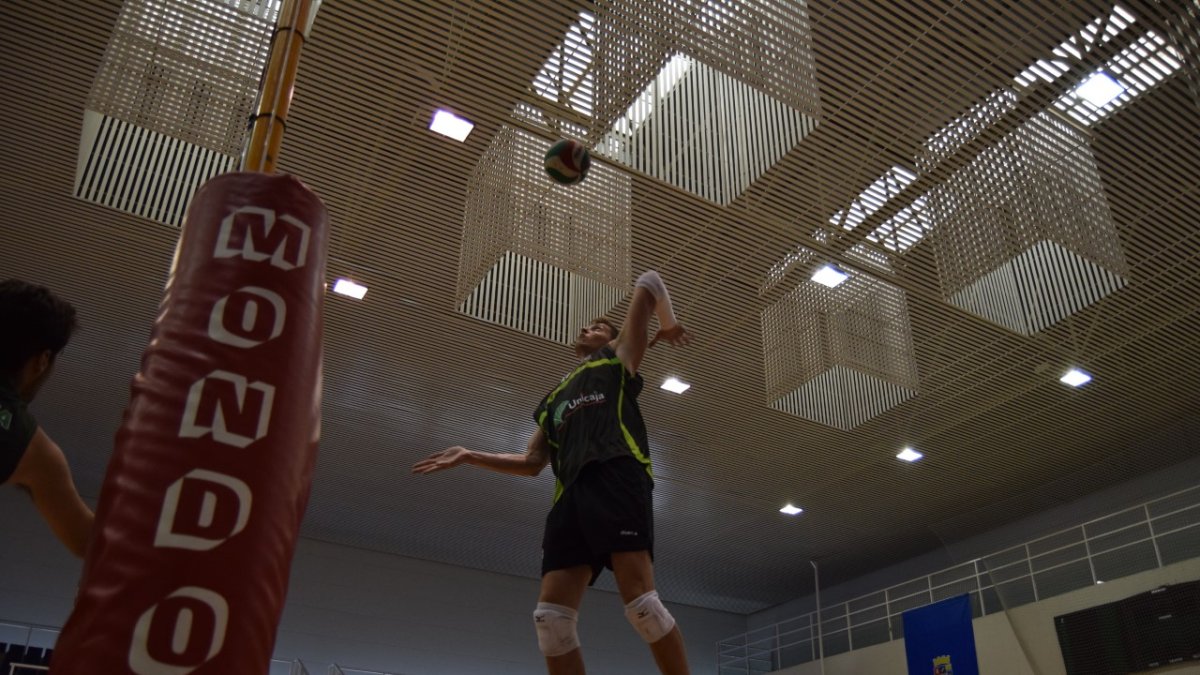 El opuesto de Unicaja Almería en acción.