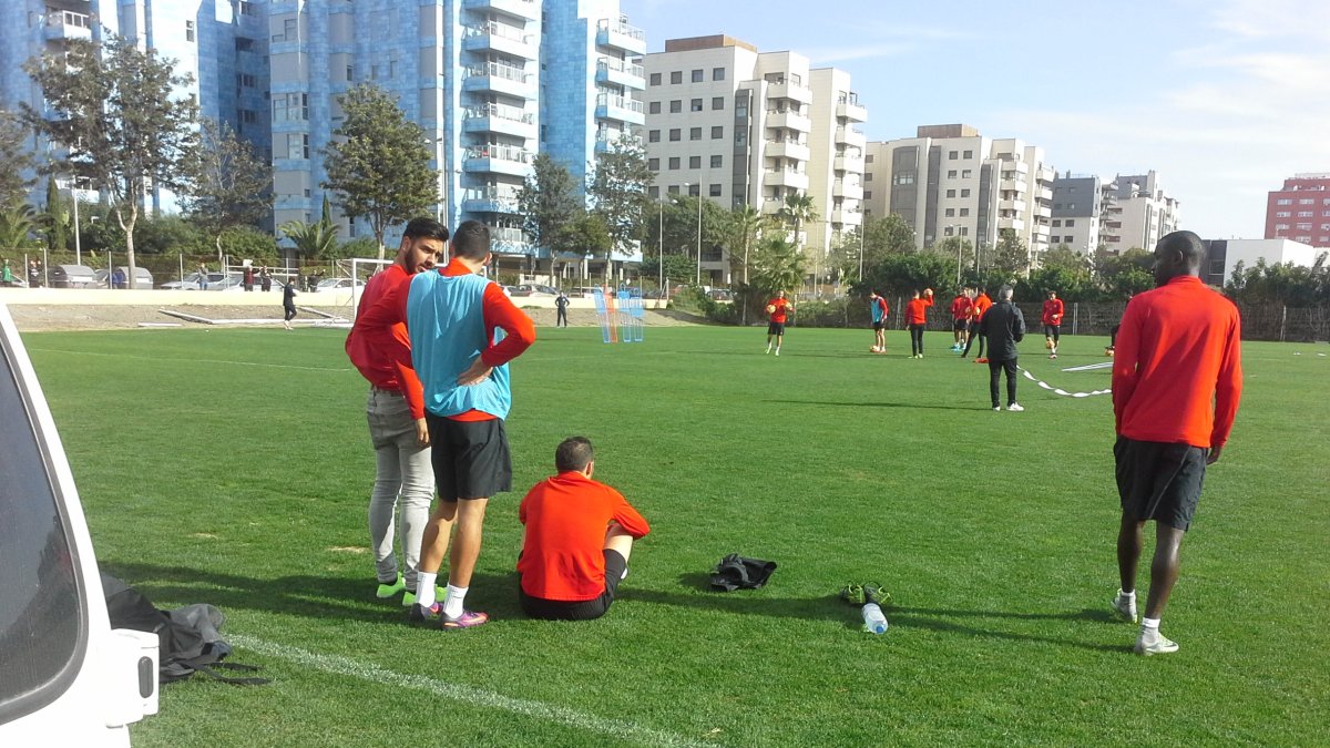 Gianfranco, hablando este miércoles con los compañeros del primer equipo.