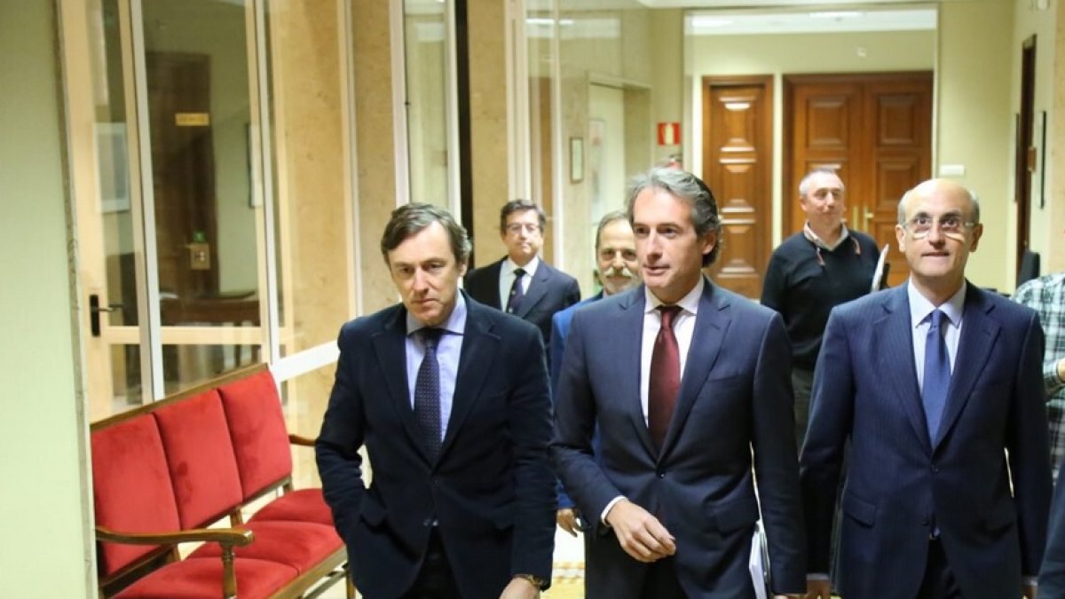 Rafael Hernando junto al ministro Íñigo de la Serna.