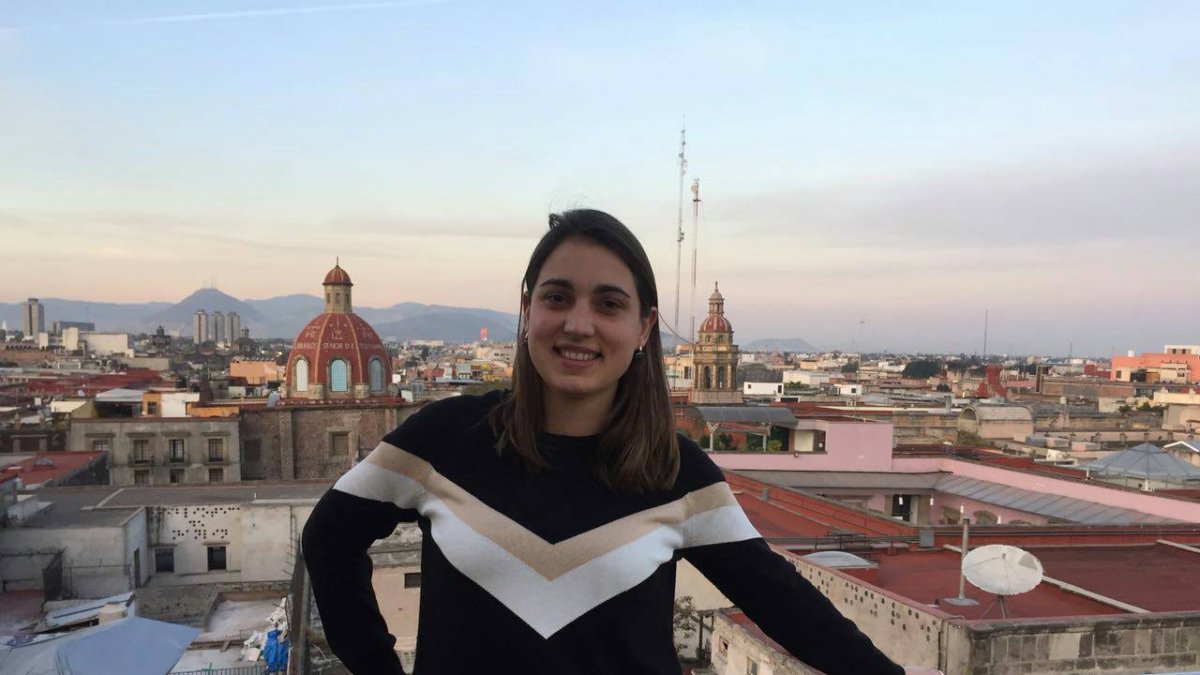 Macarena Pérez, con la Ciudad de México, una de las zonas más pobladas del mundo, a sus espaldas.