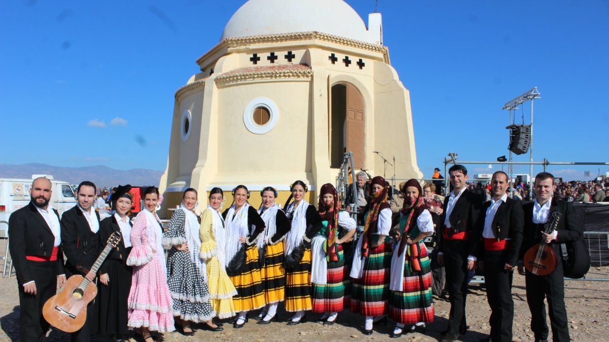 El grupo de Coros y Danzas Municipal regresó a la Romería tras cuatro años de ausencia.