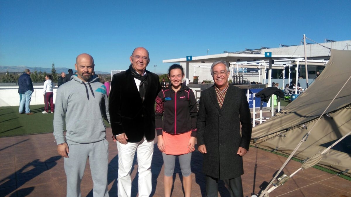 Silvia Vargas junto a responsables del Torneo Nacional.