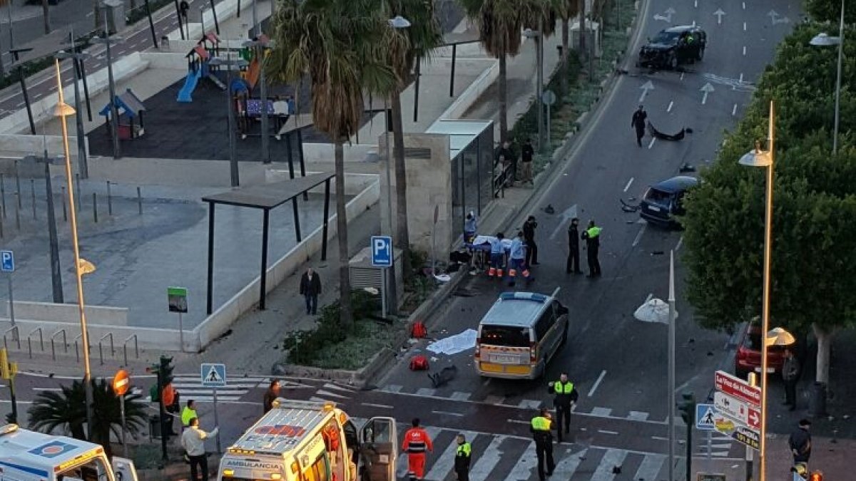 Equipos de emergencia desplegados en el lugar del siniestro