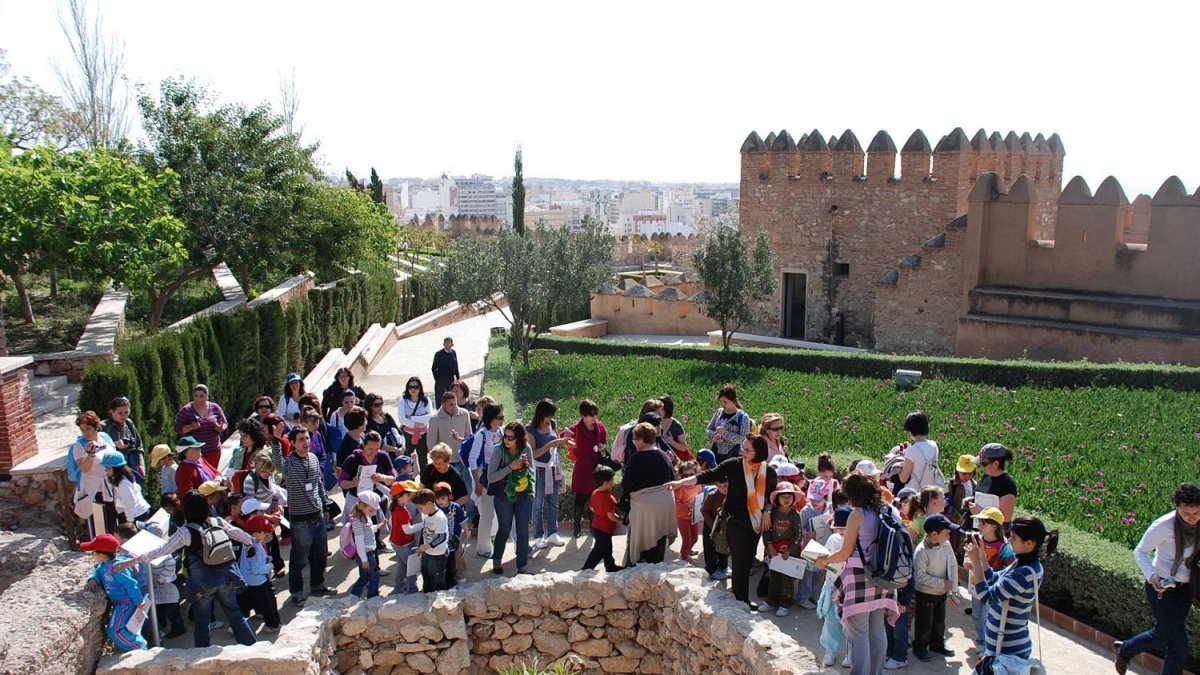 Turistas en la Alcazaba, en una imagen de archivo.