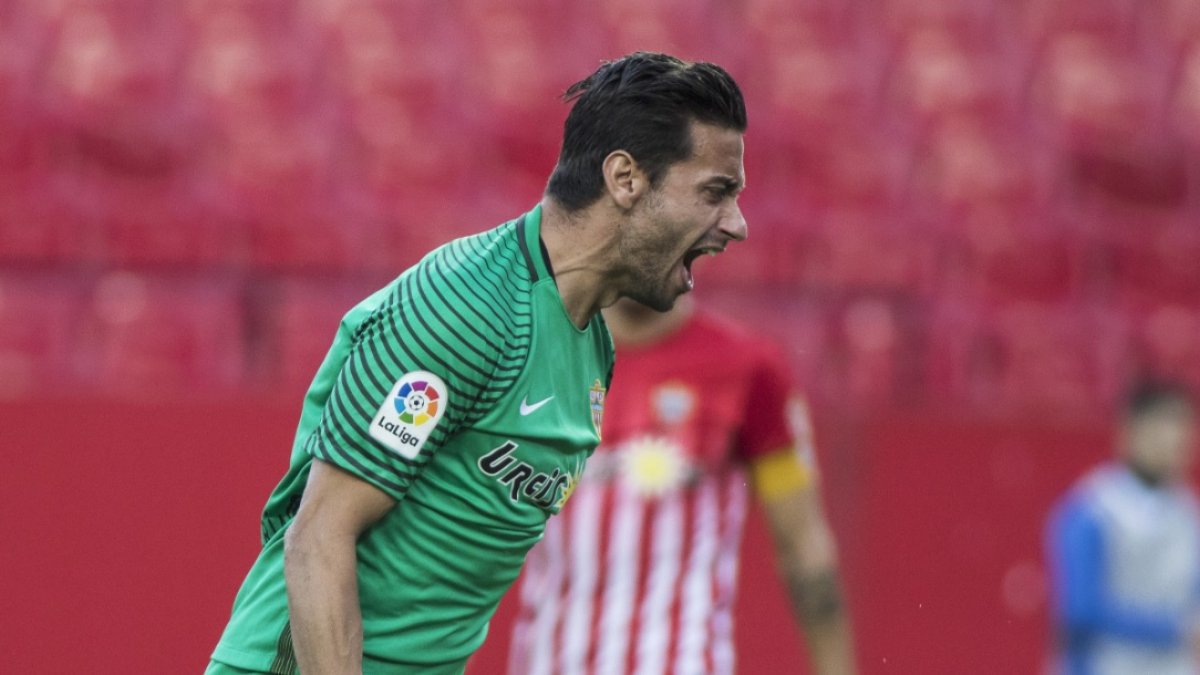 Casto en el Sevilla Atlético-Almería.