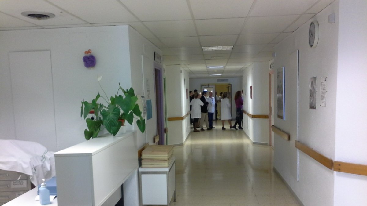 Pasillo de una de las áreas de hospitalización de Torrecárdenas.