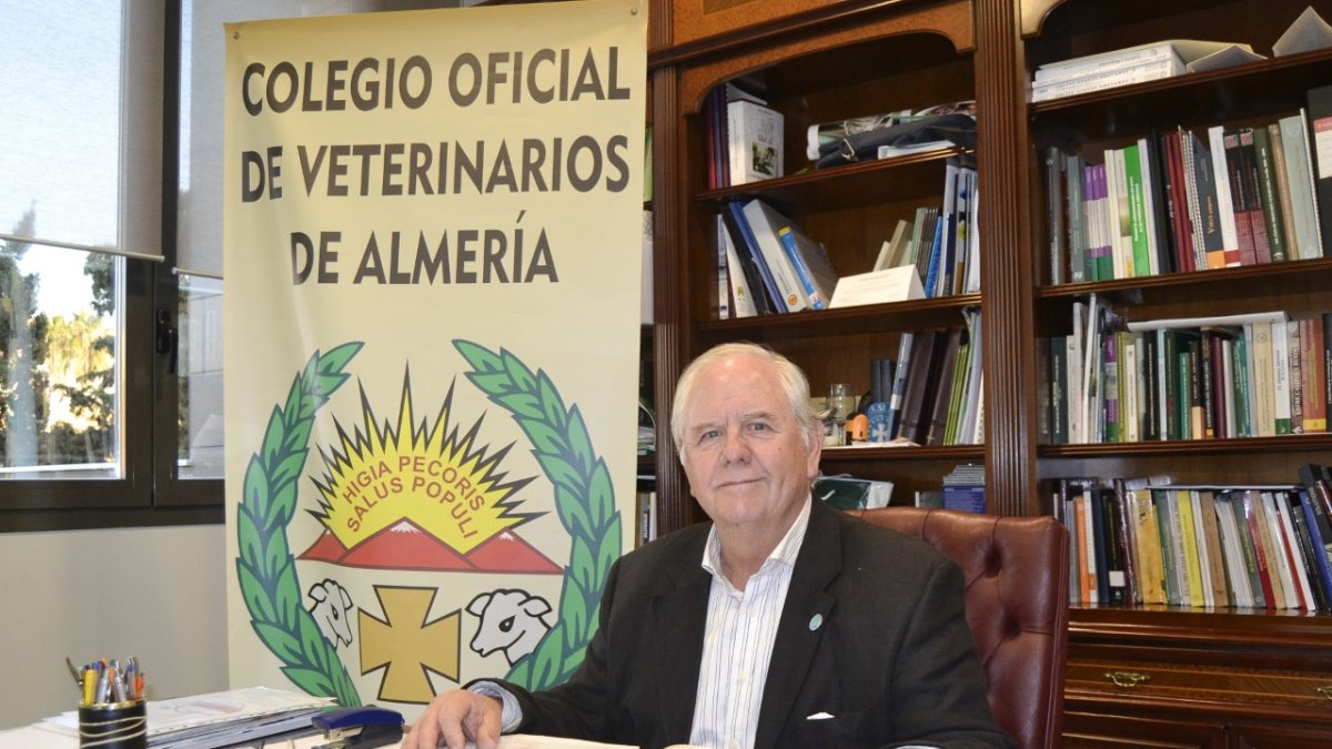 El presidente del Colegio Oficial de Veterinarios de Almería, Emilio Gómez-Lama.