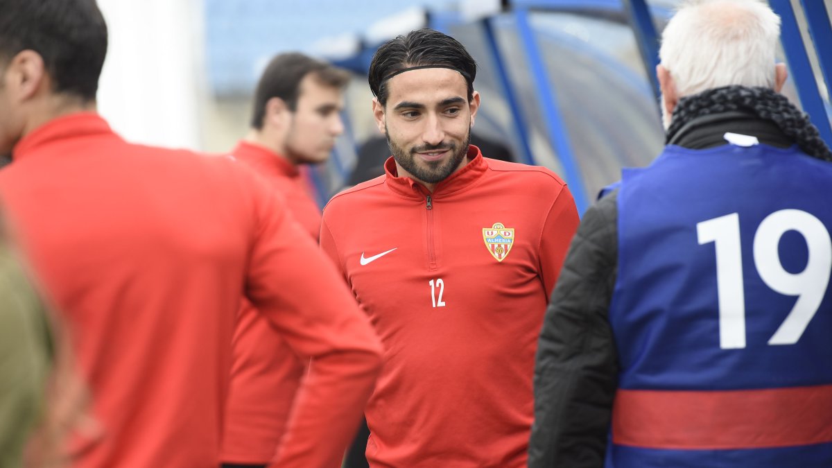 Chuli quiere seguir en el Almería y se le debe escuchar.