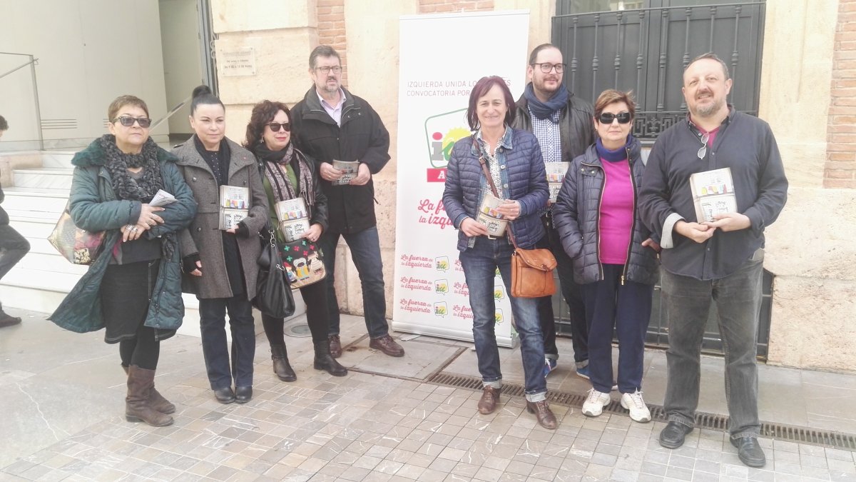 Presentación de la campaña a las puertas del Mercado Central.