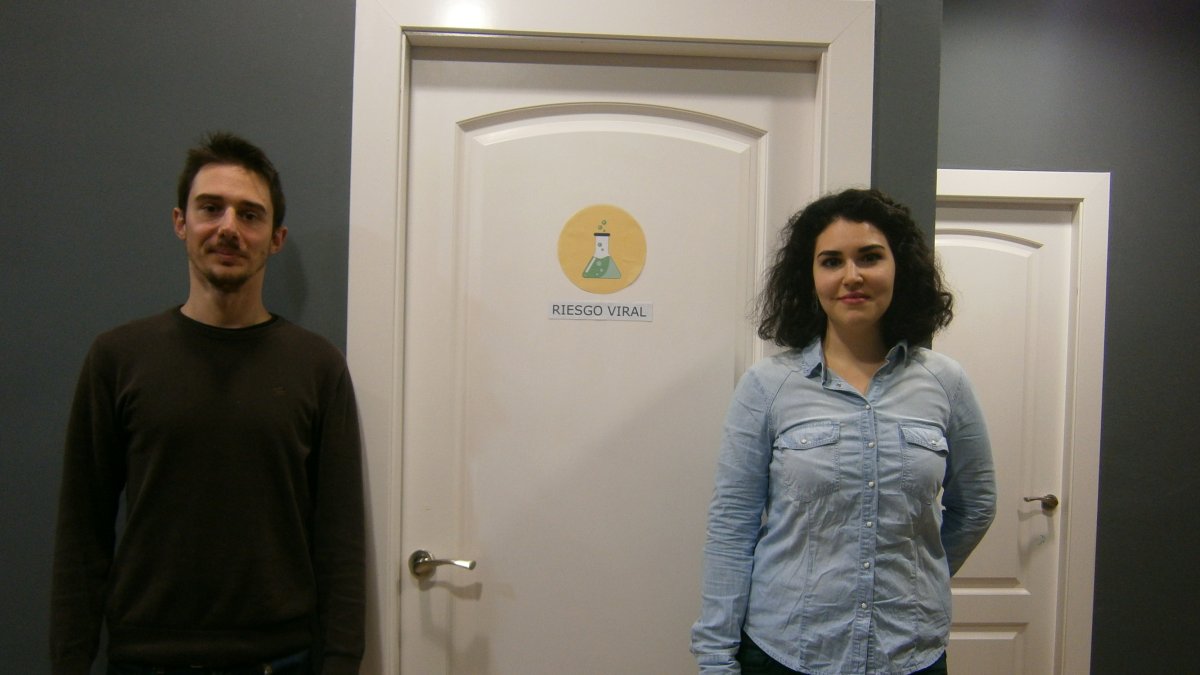 La pareja formada por Aymeric Billiaux y Cecilia Ureña acaba de abrir la sala.