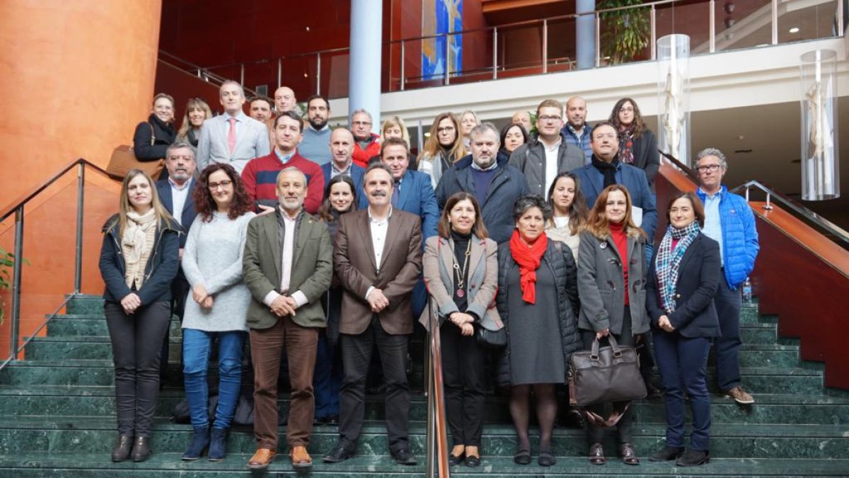 Participantes en la reunión sobre turismo celebrada en Mojácar.