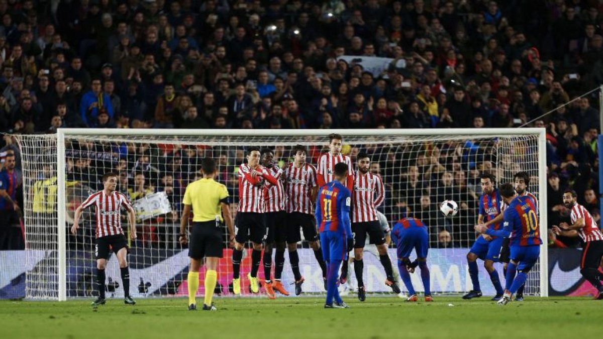 Messi volvió a marcar de falta.