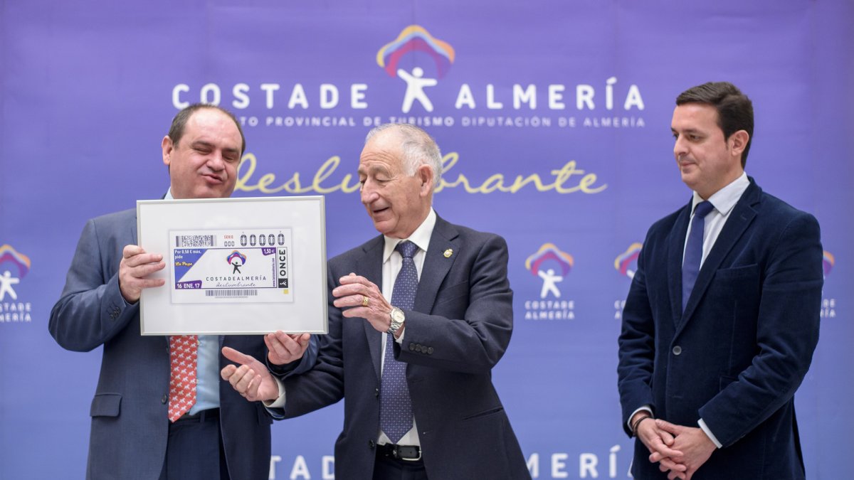 Pascula Gualda, Gabriel Amat y Javier Aureliano García en la presentación