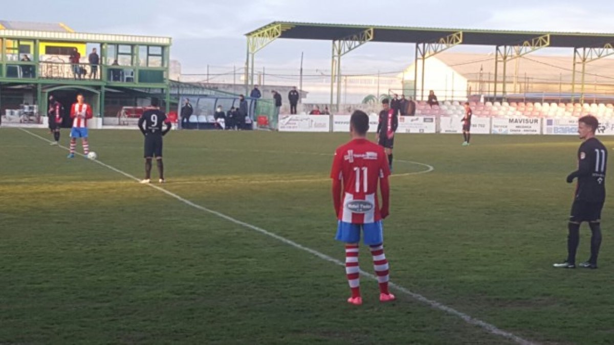 El filial tuvo un partido complicado y difícil en Torredonjimeno.