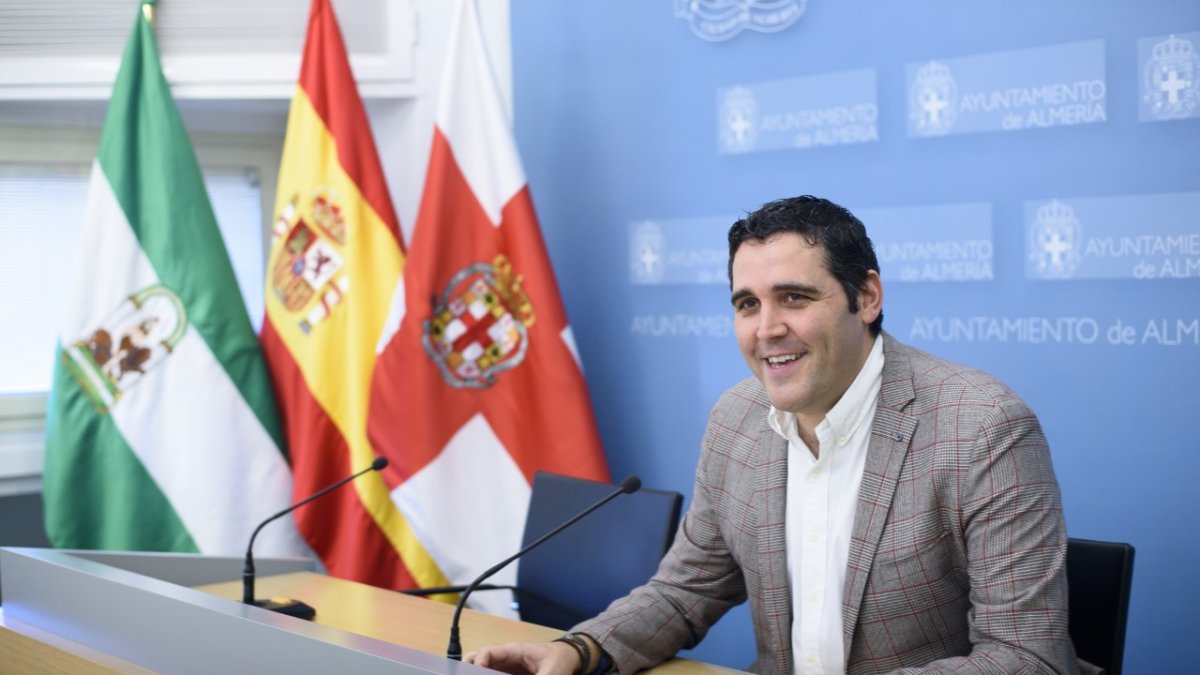 El concejal Juanjo Alonso en rueda de prensa.