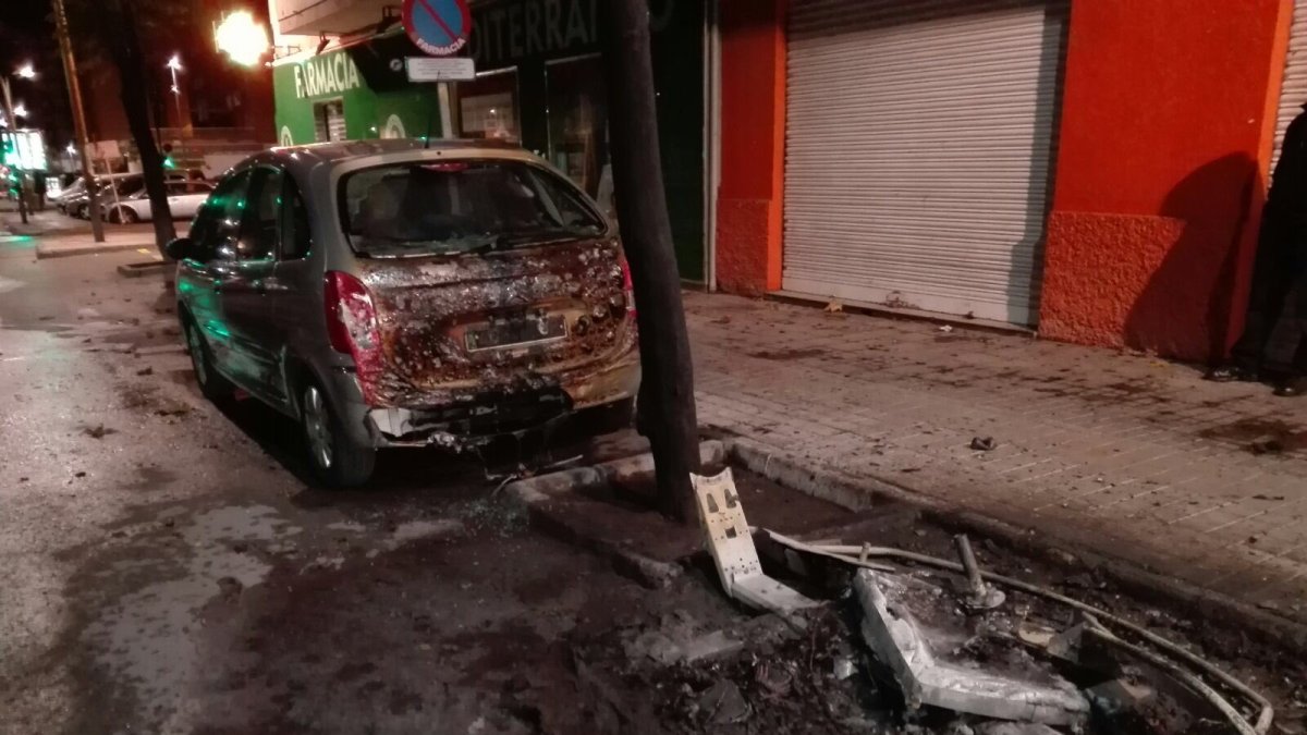 Destrozos provocados en esta madrugada del 17 de enero.