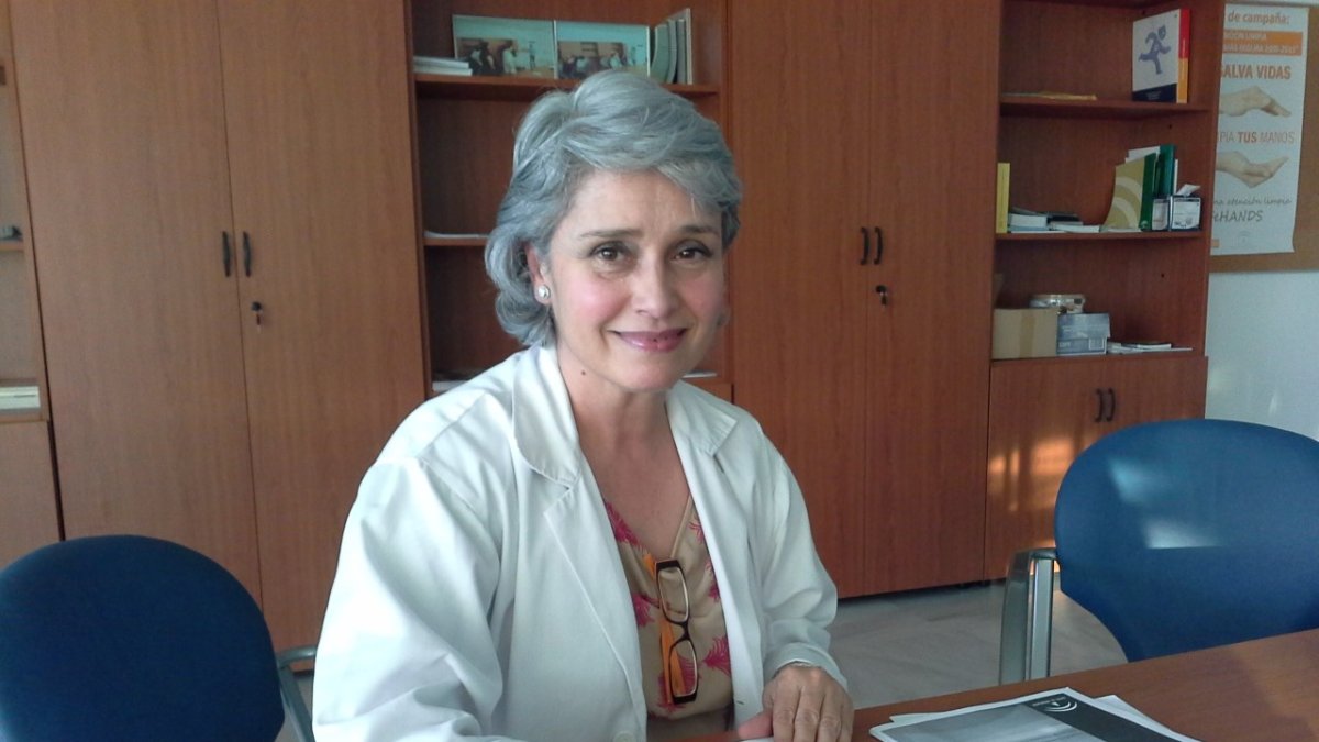 La médico Ángela Oteros Corpas es centinela del virus de la gripe en Almería.