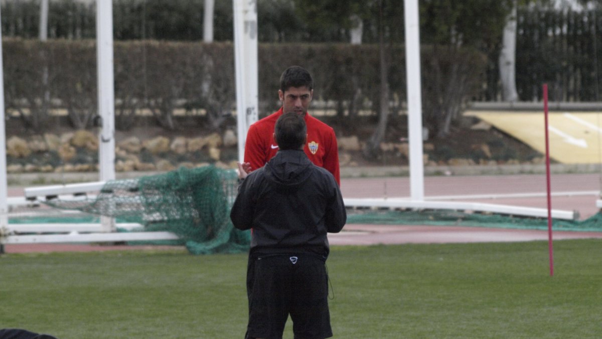 Juanjo Expósito hablando con Pablo Berenguel.