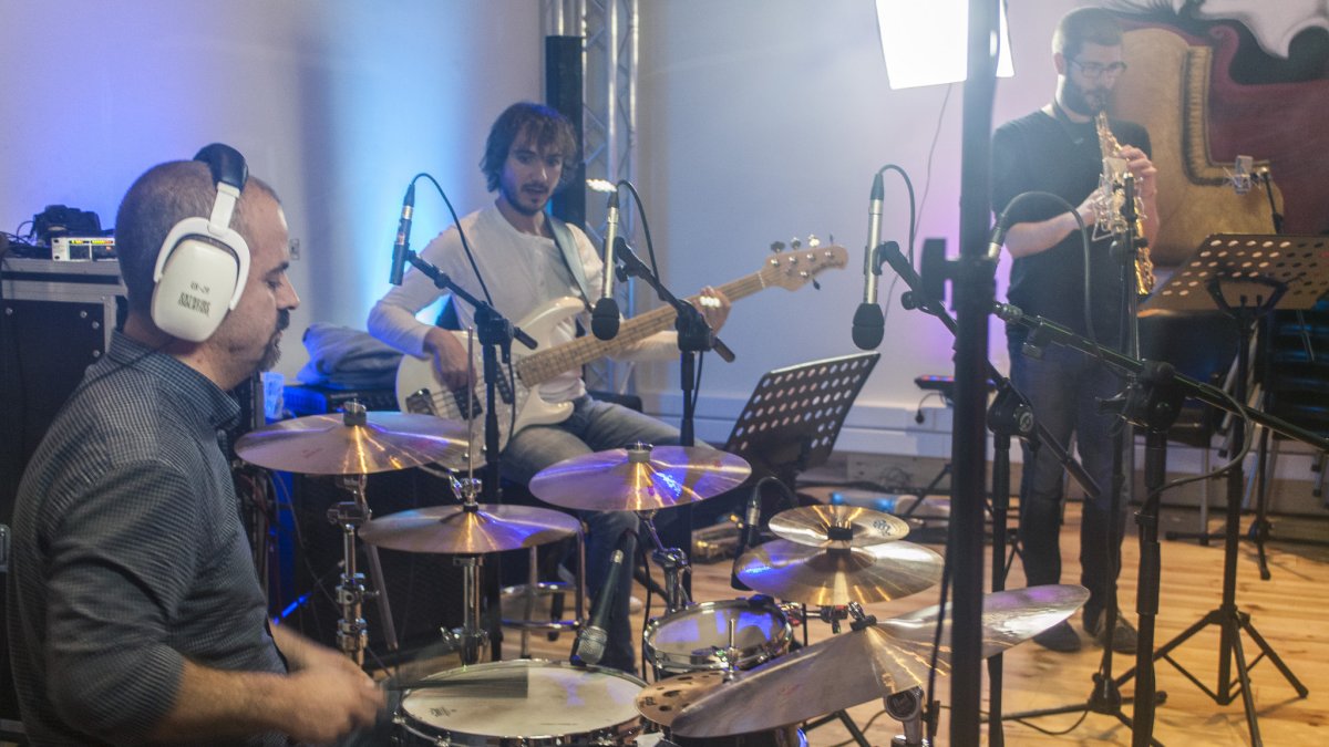 Daniel Piedra con Antonio de Haro y Victor Jiménez en plena grabación.