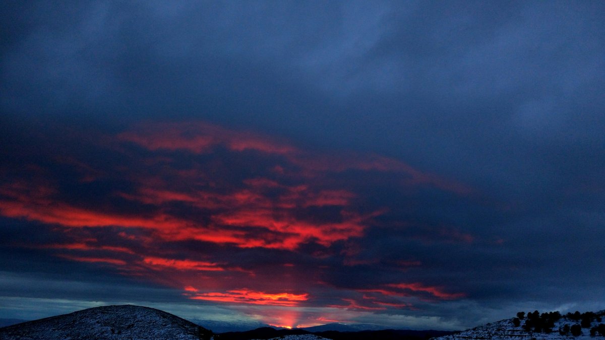 Anochece sobre los campos nevados de Tabernas