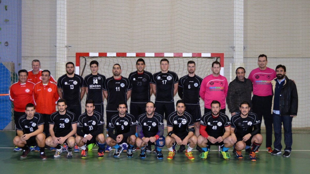 Juanjo Segura con los jugadores urcitanos.